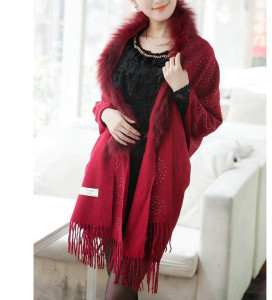 16-March-054 wool shawl with raccoon fur trim  (2)