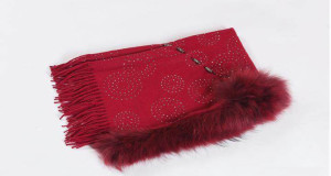 16-March-054 wool shawl with raccoon fur trim  (4)