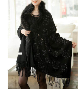 16-March-054 wool shawl with raccoon fur trim  (6)