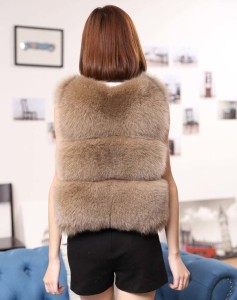 16-025june-fox-fur-vest-9