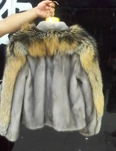 16-090-aug-mink-fur-jackets-with-fox-fur-sleeve-eileenhou-1