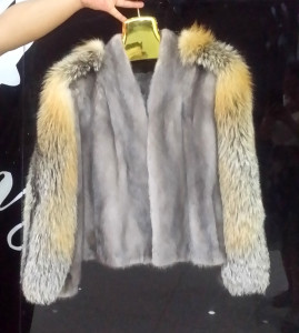 16-090-aug-mink-fur-jackets-with-fox-fur-sleeve-eileenhou-12