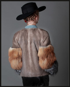 1701033 mink fur coat with fox fur sleeve front eileenhou (14)