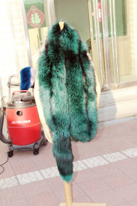 1704085 fox fur shawl eileenhou lvcomeff (3)
