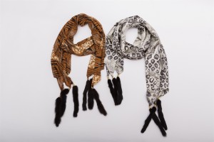 1704104 scarf with mink fur tail eileenhou lvcomeff (1)