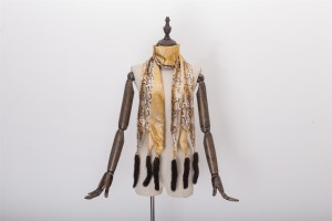 1704104 scarf with mink fur tail eileenhou lvcomeff (11)