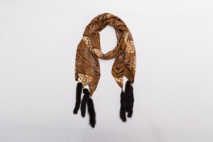 1704104 scarf with mink fur tail eileenhou lvcomeff (23)