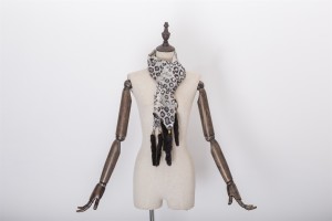 1704104 scarf with mink fur tail eileenhou lvcomeff (3)