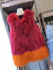 1704175 knitted raccoon fur vest eileenhou lvcomeff (7)