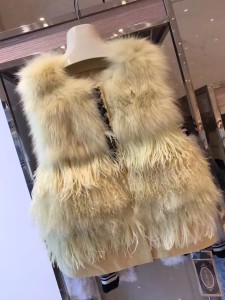 1704177 fox fur vest with mongolia sheep fur bottom eileenhou lvcomeff (1)