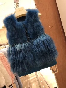 1704177 fox fur vest with mongolia sheep fur bottom eileenhou lvcomeff (2)
