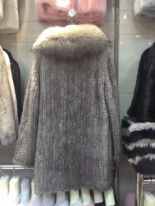 1704214 knitted mink fur coat with raccoon fur collar eileenhou lvcomeff (1)