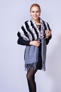 1705059 wool shawl with chinchilla rex rabbit fur trimming (2)