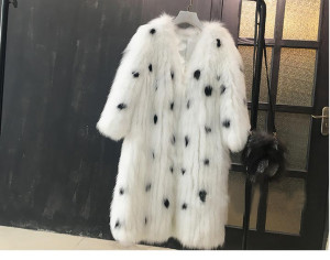 1705107 knitted white fox fur coat with black dot (2-11)