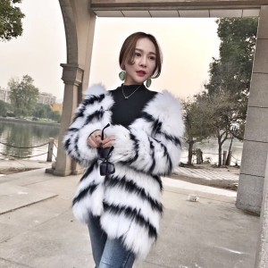 1705109 knitted fox fur coat striped black white (9)