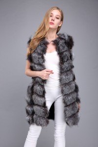1706037 silver fox fur gilet lvcomeff (1)
