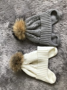 1708026 hat with pompoms raccoon fur with earflap (14)