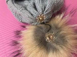 1708026 hat with pompoms raccoon fur with earflap (8)