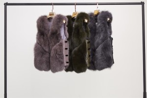 1708140 fox fur vest lvccomeff (13)