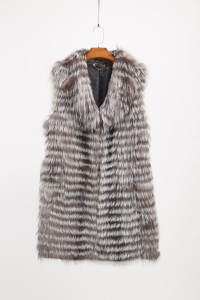 1708156 silver fox fur vest (2)