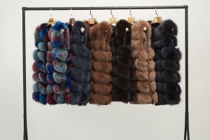 1708161 multicolor fox fur gilet eileenhou (1)