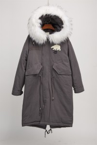 1708166 down coat with raccoon trimming (100)