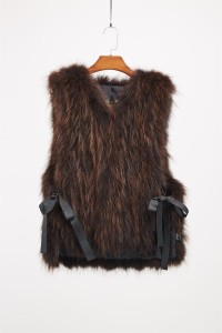 1709012 raccoon fur vest (3)