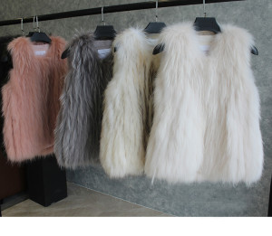 1709054 knitted raccoon fur vest (8)