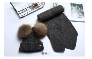 1809073 knitting hat with raccoon poms scarf set eileenhou (1)