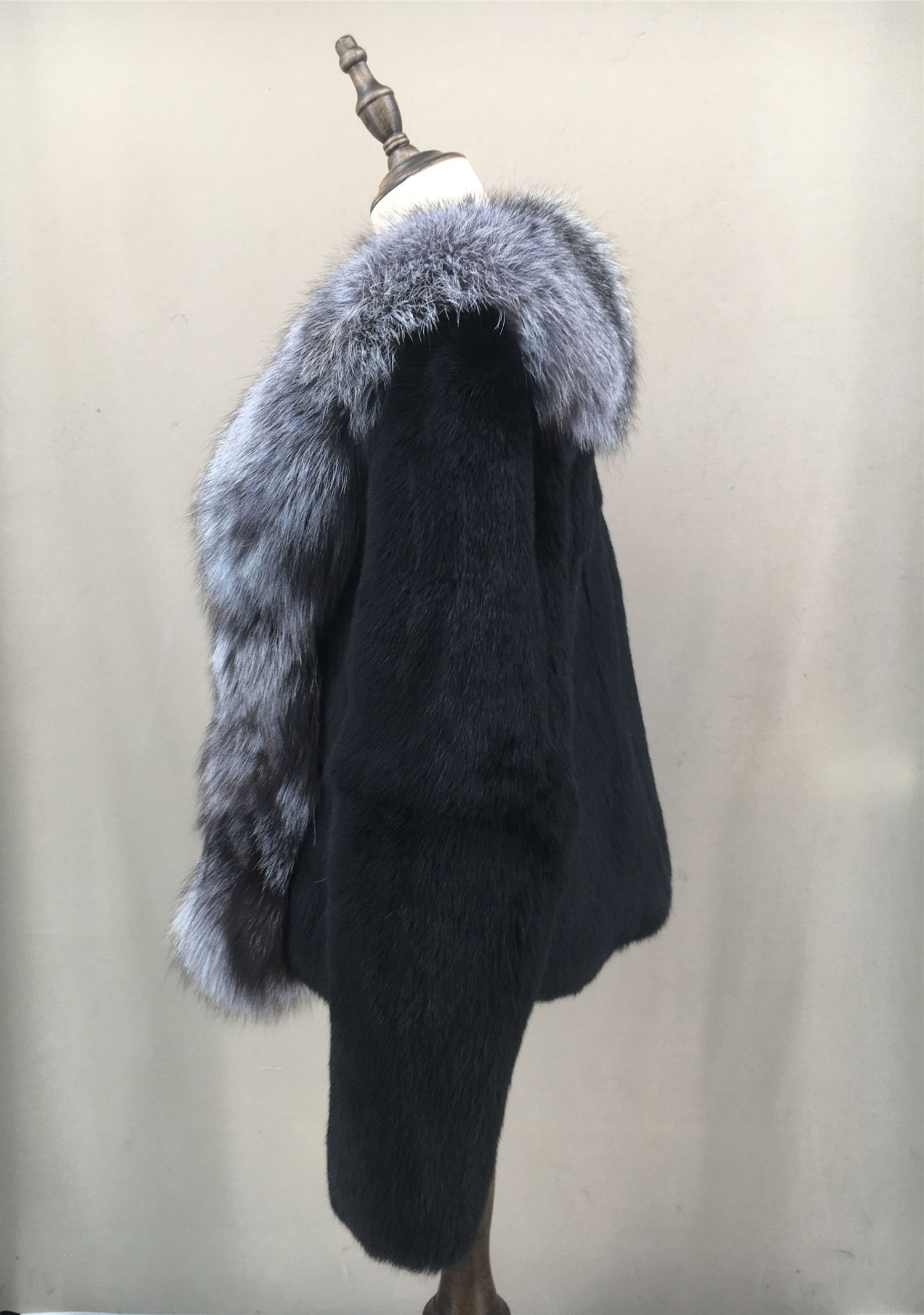 real rabbit fur full pelt with sliver fox collar lvcomeff 2210028 - Image 5